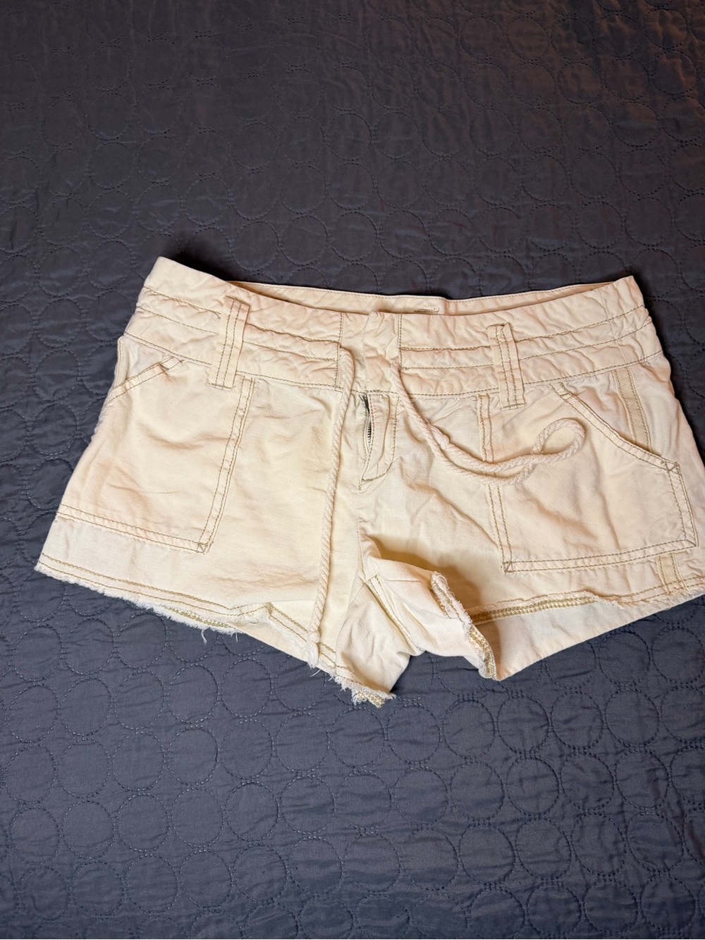 Free People Cream Low Rise Cargo Shorts Frayed Hem Size 8